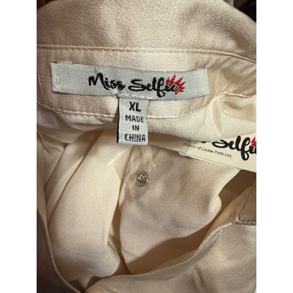 Miss Selfie Cream Ruched Satin Blouse X-Large (XL) Button-Front Long Sleeve NWT - Picture 4 of 4